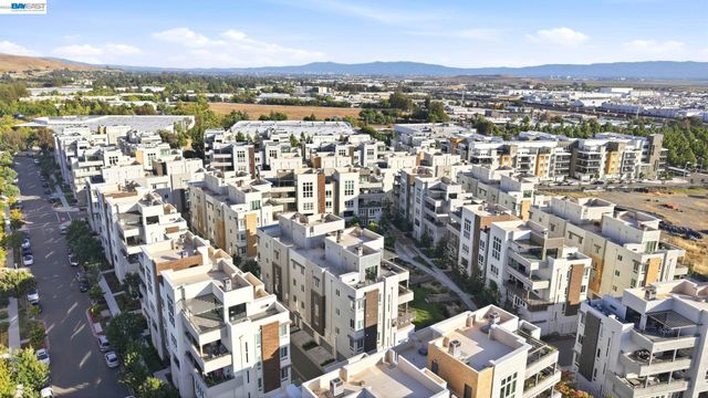 45249 Electric Ter 401, Fremont, CA 94539