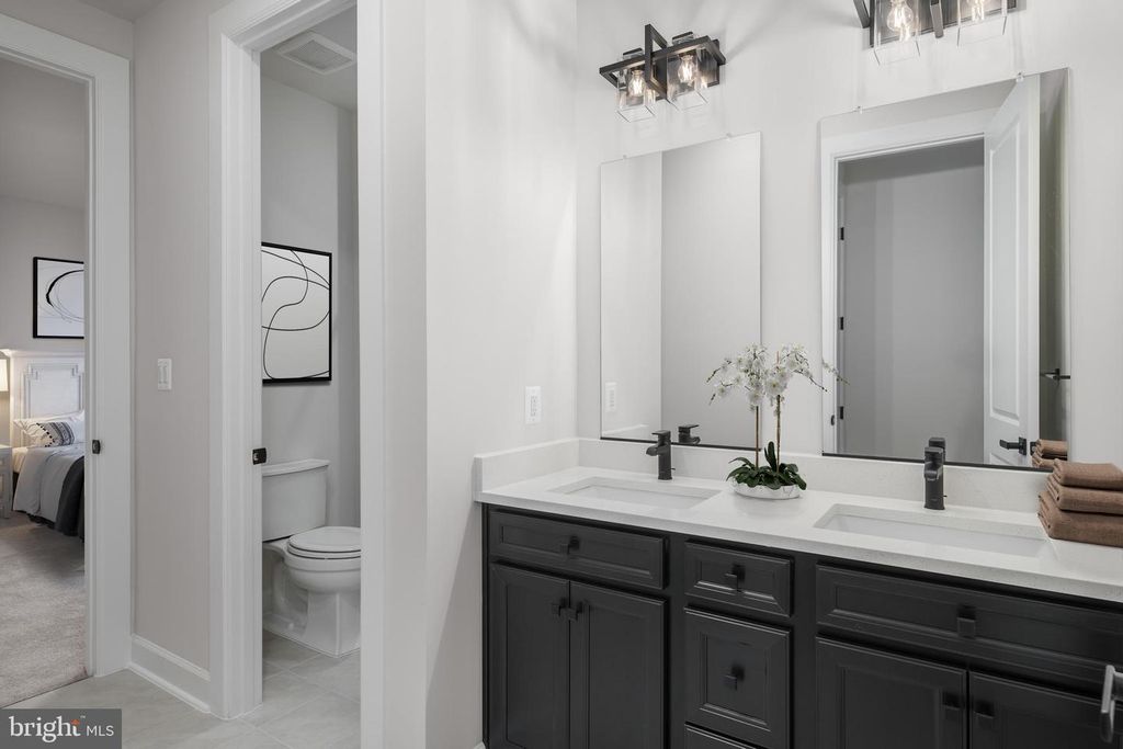 Image 16 of property listing at 1430 CRANESBILL LN, Odenton, MD 21113