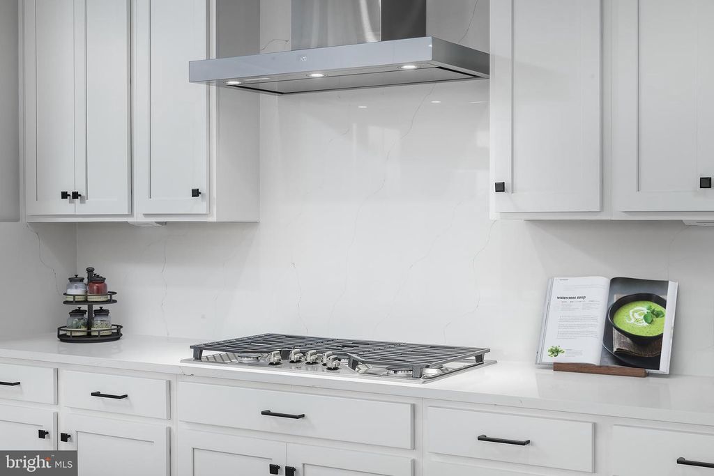 Image 5 of property listing at 1430 CRANESBILL LN, Odenton, MD 21113