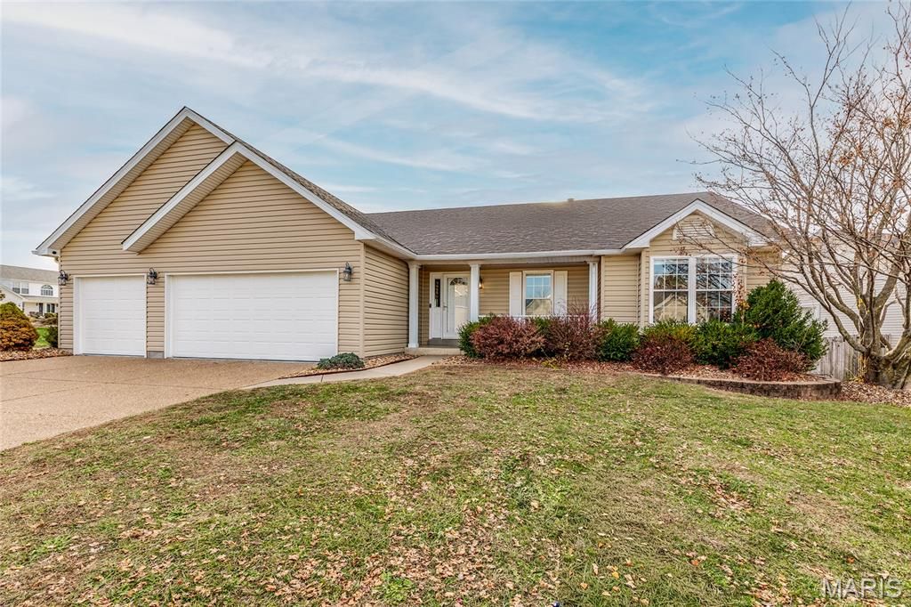 1744 Highgrove Drive, O'fallon, MO 63366