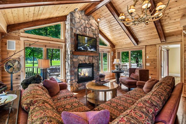 2890 Autumn Woods Drive, Chaska, MN 55318