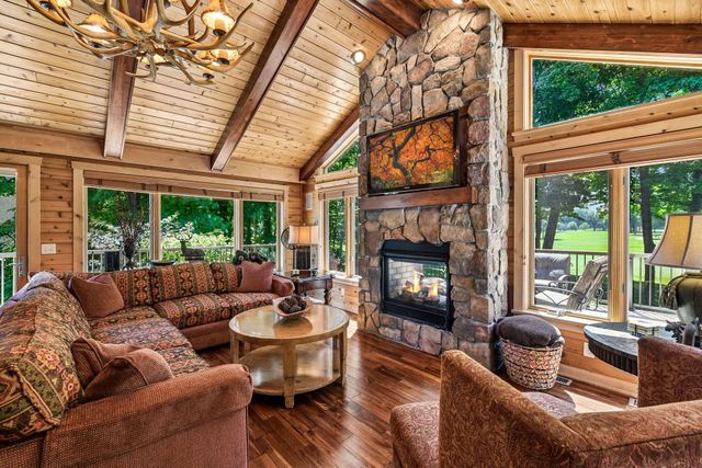 2890 Autumn Woods Drive, Chaska, MN 55318