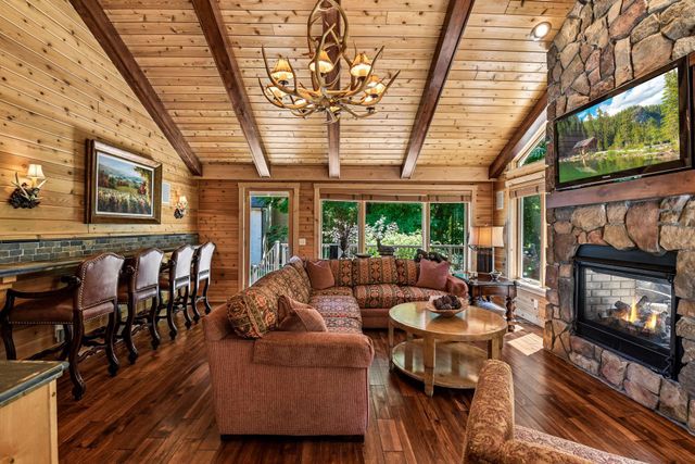 2890 Autumn Woods Drive, Chaska, MN 55318