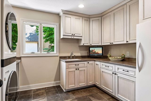 2890 Autumn Woods Drive, Chaska, MN 55318