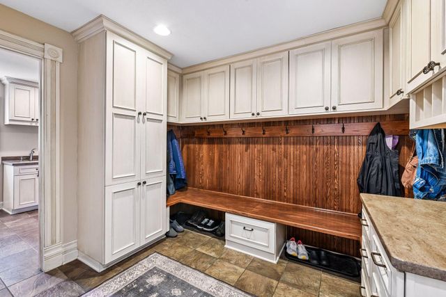 2890 Autumn Woods Drive, Chaska, MN 55318
