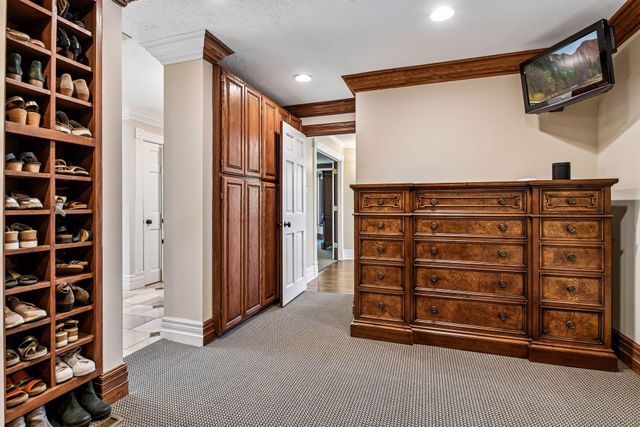 2890 Autumn Woods Drive, Chaska, MN 55318