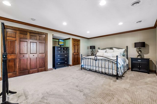2890 Autumn Woods Drive, Chaska, MN 55318