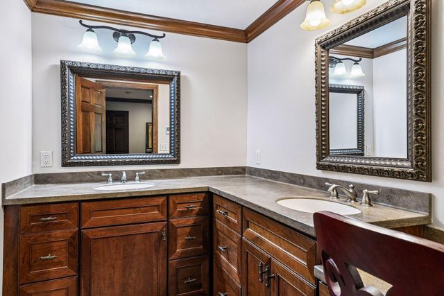 2890 Autumn Woods Drive, Chaska, MN 55318