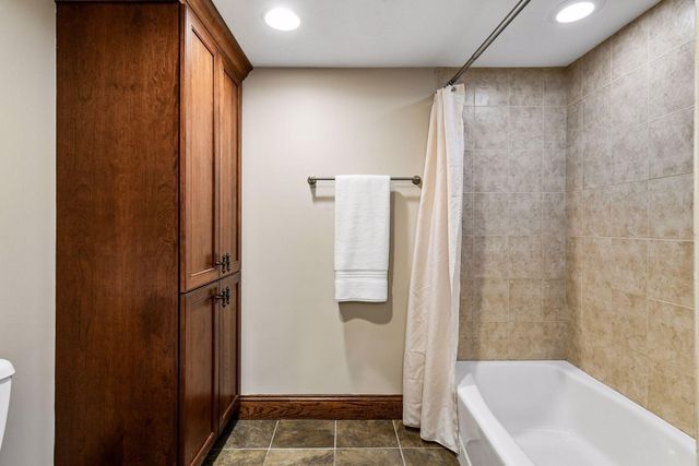 2890 Autumn Woods Drive, Chaska, MN 55318