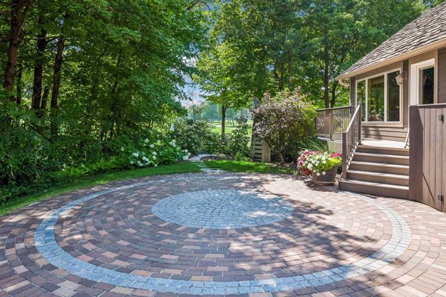 2890 Autumn Woods Drive, Chaska, MN 55318