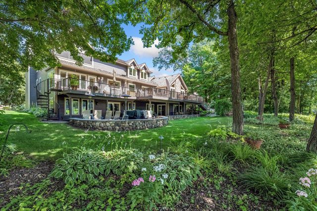 2890 Autumn Woods Drive, Chaska, MN 55318