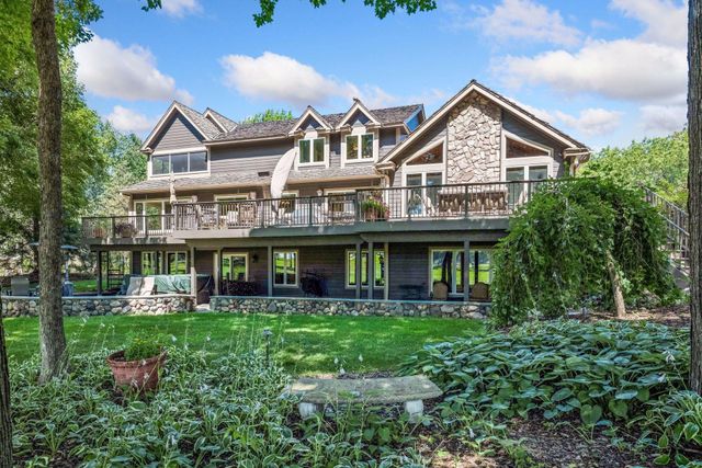 2890 Autumn Woods Drive, Chaska, MN 55318