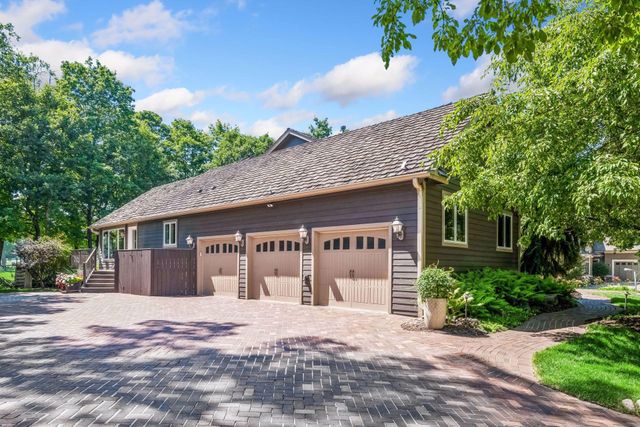 2890 Autumn Woods Drive, Chaska, MN 55318