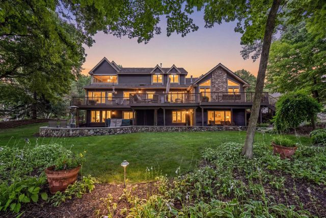 2890 Autumn Woods Drive, Chaska, MN 55318