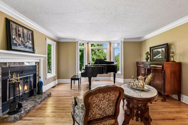 2890 Autumn Woods Drive, Chaska, MN 55318