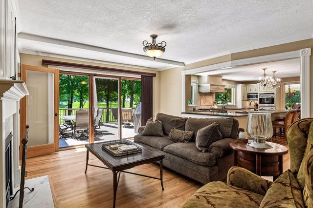 2890 Autumn Woods Drive, Chaska, MN 55318