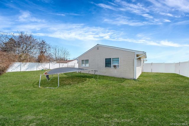 53 Spruce Street, Central Islip, NY 11722