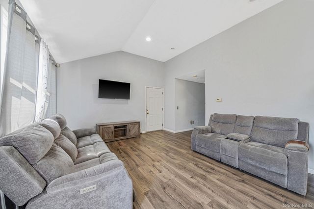 53 Spruce Street, Central Islip, NY 11722