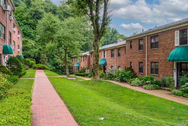 331 Main Street B, Roslyn, NY 11576