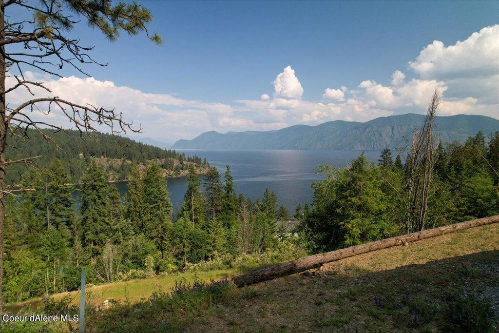 661 Midas Dr, Sagle, ID 83860
