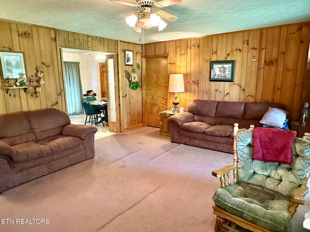 252 Slaton Farm Rd, Dandridge, TN 37725