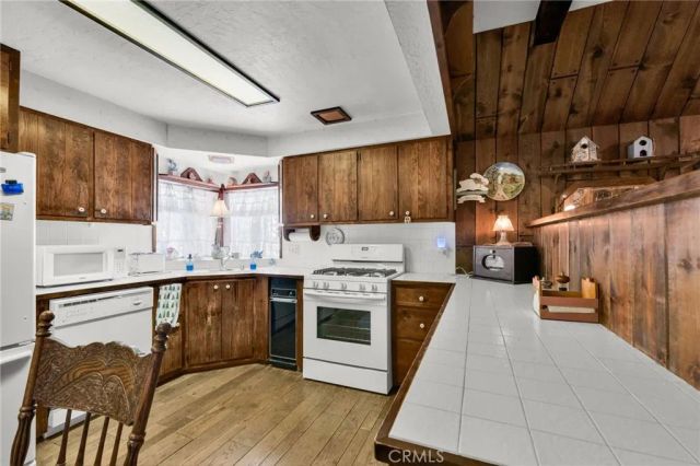 23023 Oak Lane, Crestline, CA 92325