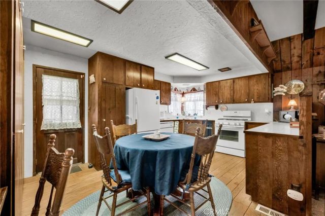 23023 Oak Lane, Crestline, CA 92325