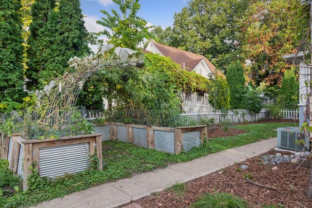 834 Watson Avenue, Saint Paul, MN 55102