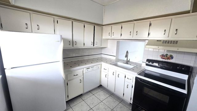 2800 NW 56th Avenue G406, Lauderhill, FL 33313