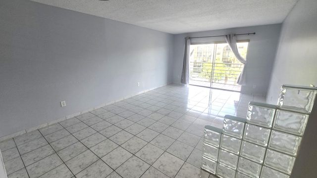2800 NW 56th Avenue G406, Lauderhill, FL 33313