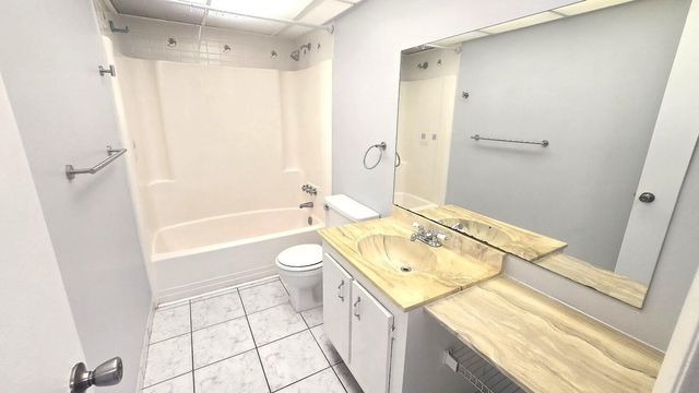 2800 NW 56th Avenue G406, Lauderhill, FL 33313