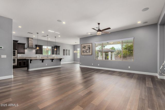 1672 S SUNSET Drive, Chandler, AZ 85286