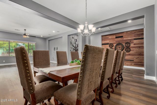 1672 S SUNSET Drive, Chandler, AZ 85286