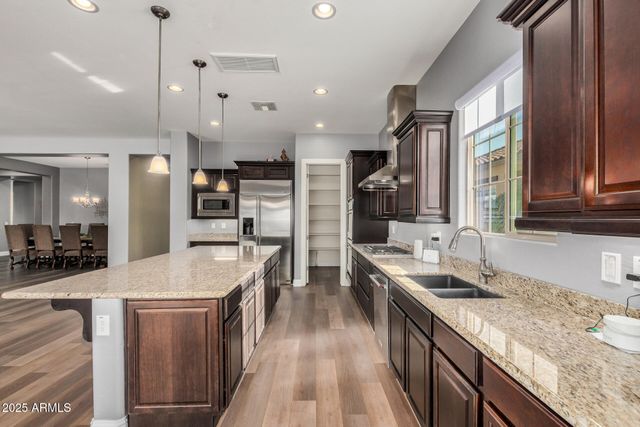 1672 S SUNSET Drive, Chandler, AZ 85286