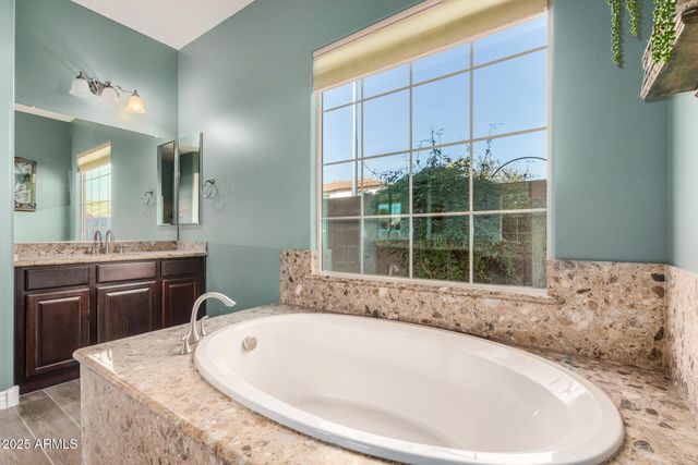 1672 S SUNSET Drive, Chandler, AZ 85286