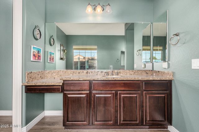 1672 S SUNSET Drive, Chandler, AZ 85286