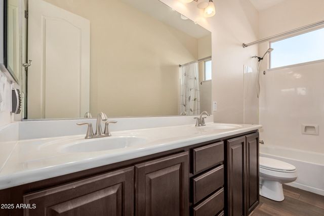 1672 S SUNSET Drive, Chandler, AZ 85286