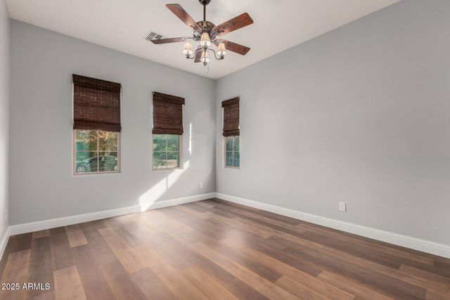 1672 S SUNSET Drive, Chandler, AZ 85286