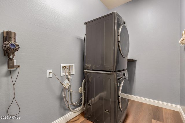 1672 S SUNSET Drive, Chandler, AZ 85286