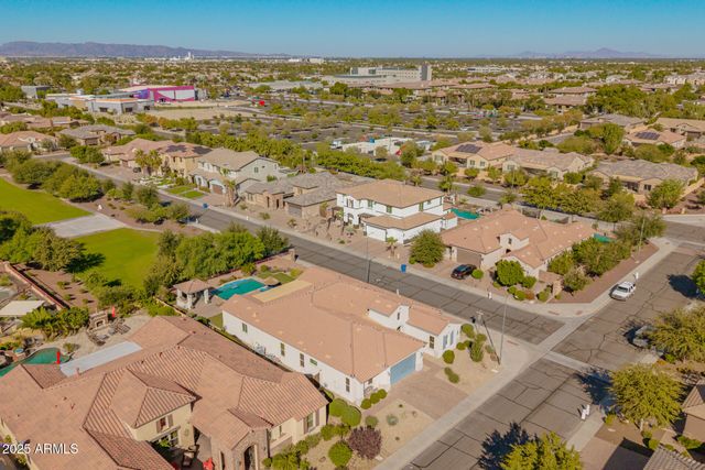 1672 S SUNSET Drive, Chandler, AZ 85286