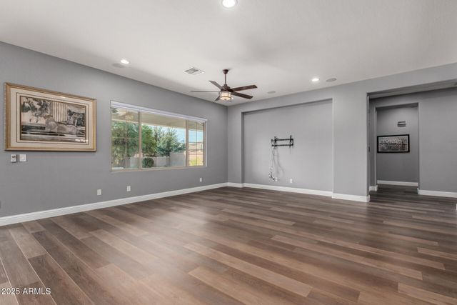 1672 S SUNSET Drive, Chandler, AZ 85286