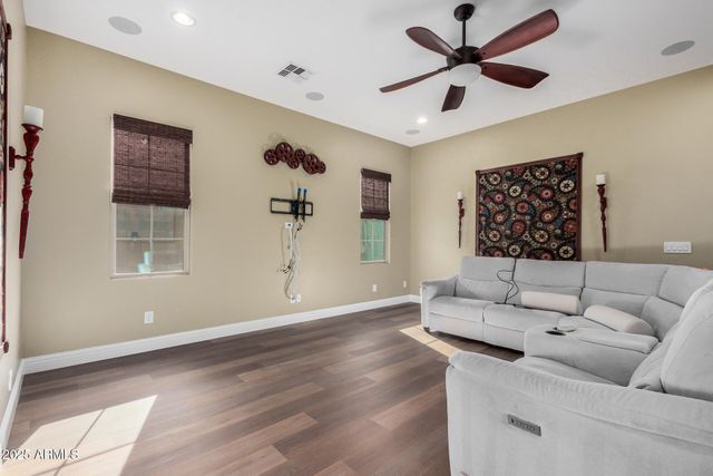 1672 S SUNSET Drive, Chandler, AZ 85286