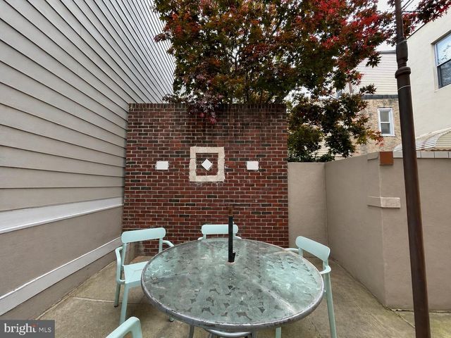 768 S 6TH ST, Philadelphia, PA 19147