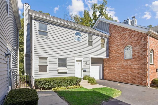 812 Chestnut Street B, Deerfield, IL 60015