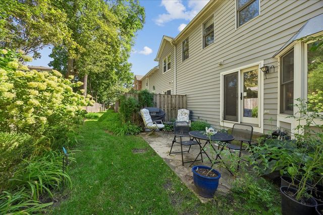 812 Chestnut Street B, Deerfield, IL 60015