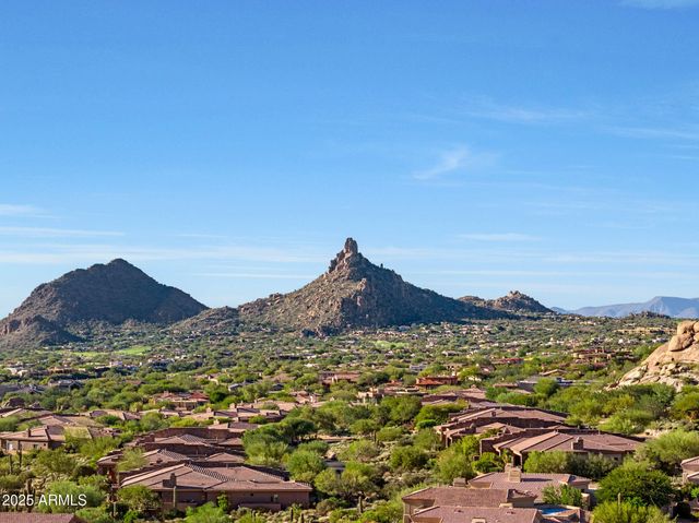 24350 N WHISPERING RIDGE Way 9, Scottsdale, AZ 85255