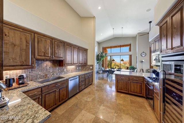 24350 N WHISPERING RIDGE Way 9, Scottsdale, AZ 85255