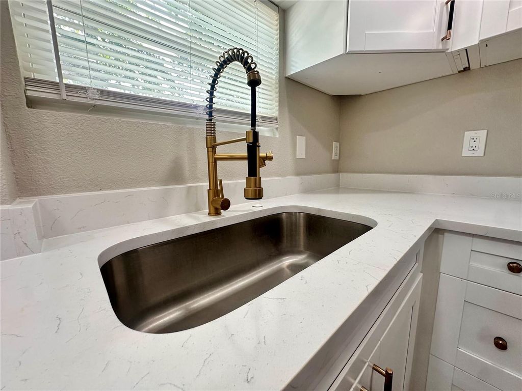 Image 13 of property listing at 8906 N ALBANY AVENUE, Tampa, FL 33604