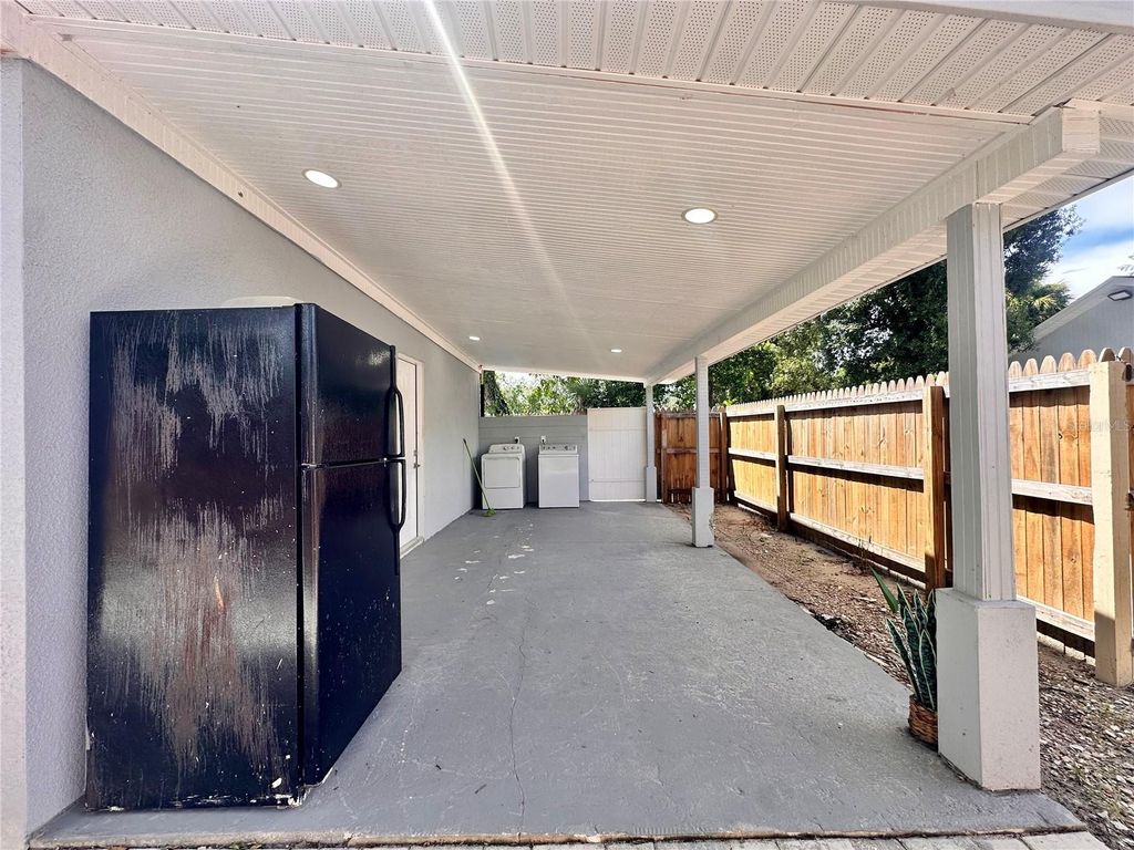 Image 16 of property listing at 8906 N ALBANY AVENUE, Tampa, FL 33604
