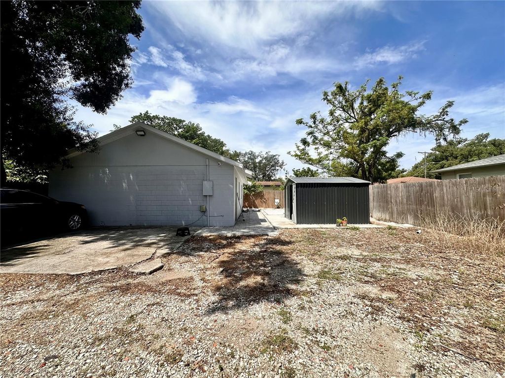 Image 19 of property listing at 8906 N ALBANY AVENUE, Tampa, FL 33604